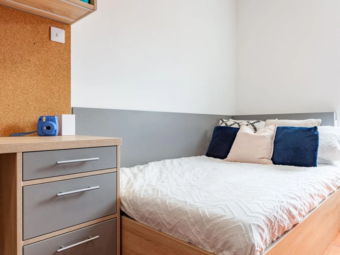 Minimalist student studio in  with efficient layout