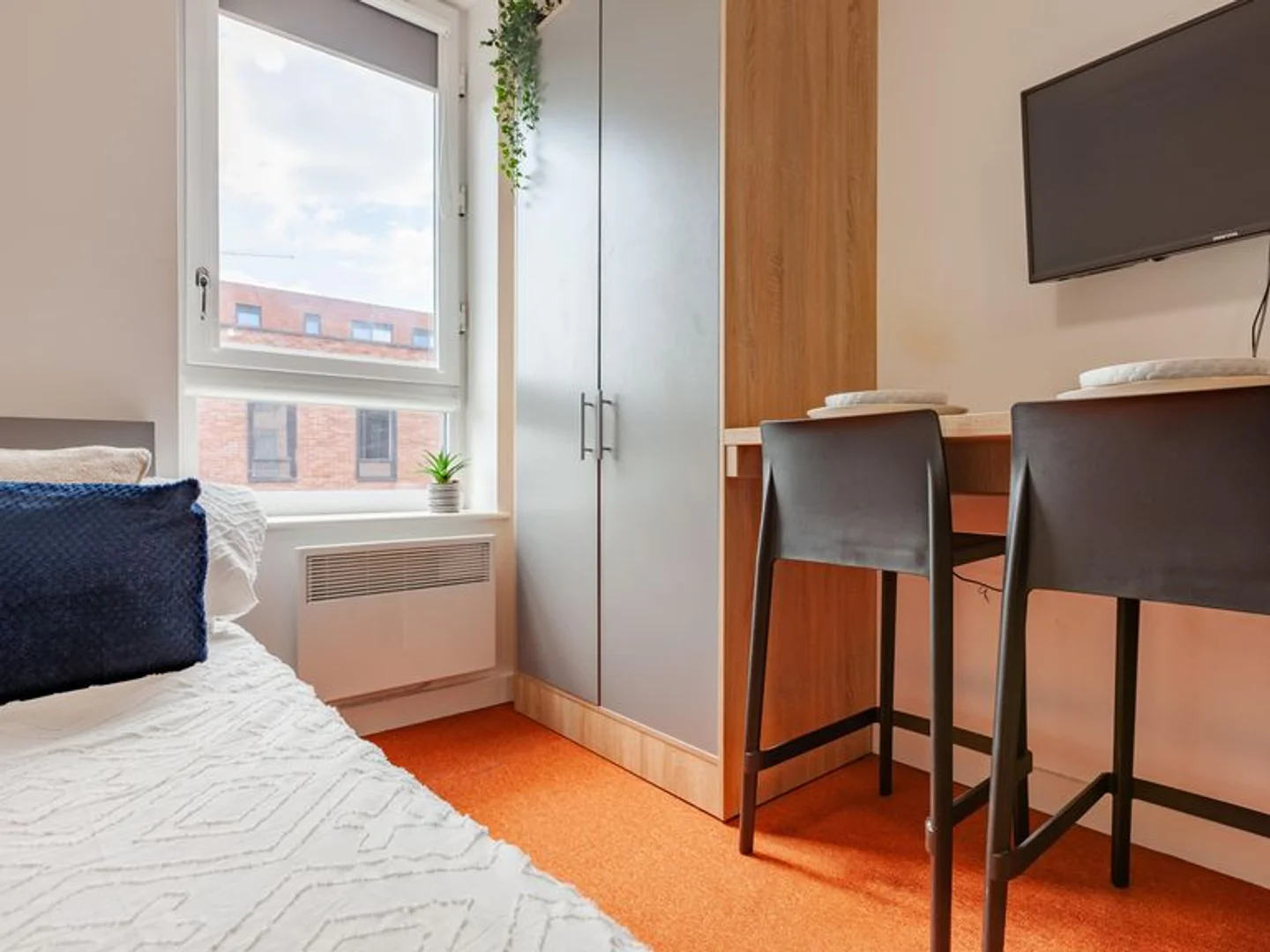 Convenient studio apartment for student living in 