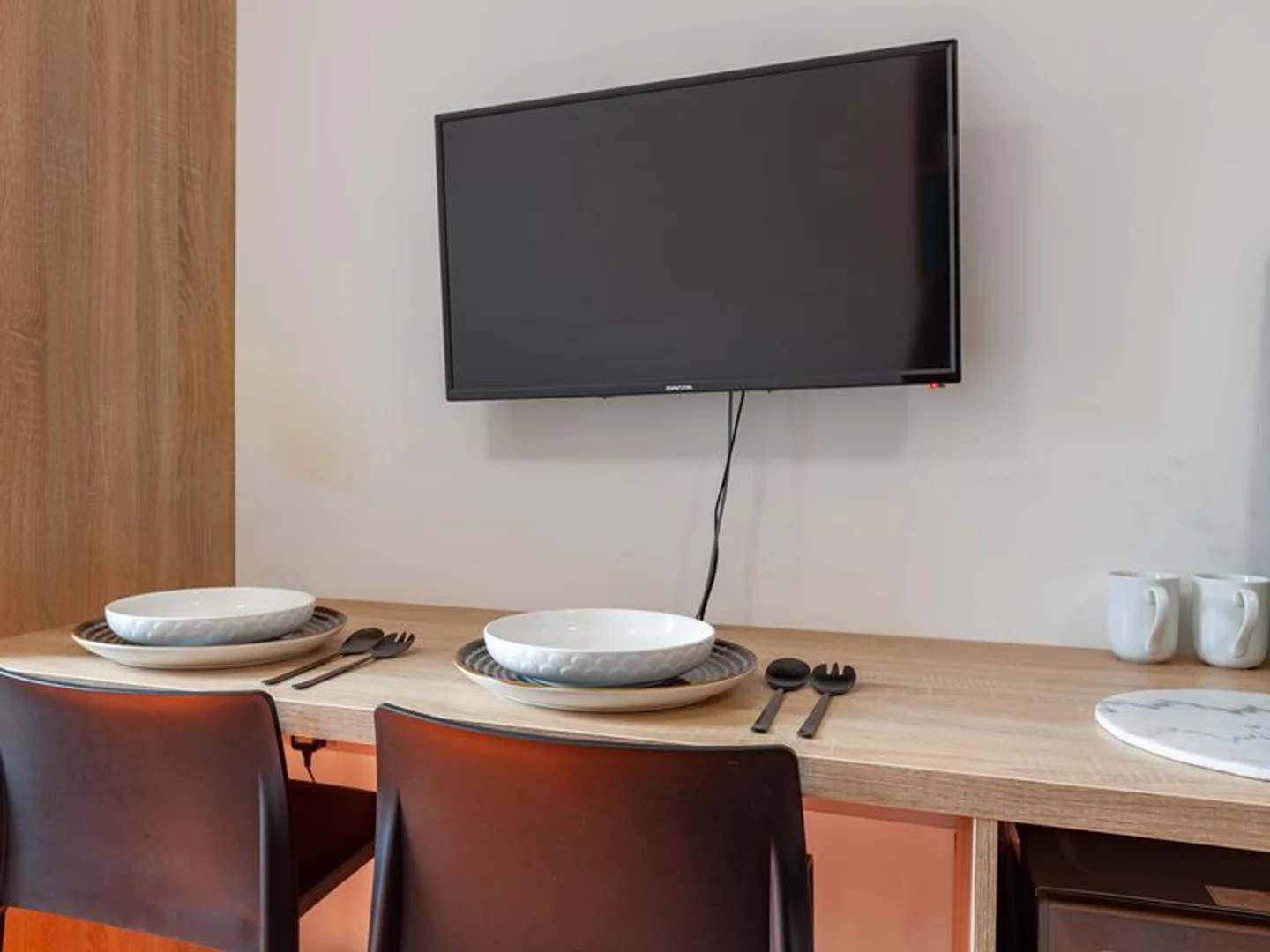Chic studio apartment near campus in 
