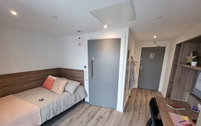 Private room in residence at Howard Gardens, Cardiff CF24 0FA, United Kingdom, image 6 of 35