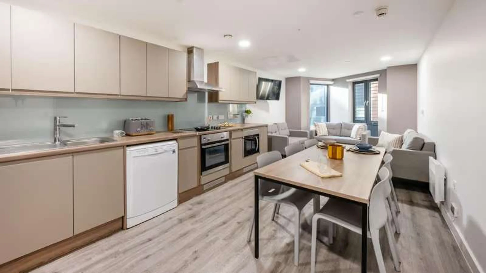 Habitación estudiantil funcional perfecta para estudiar en