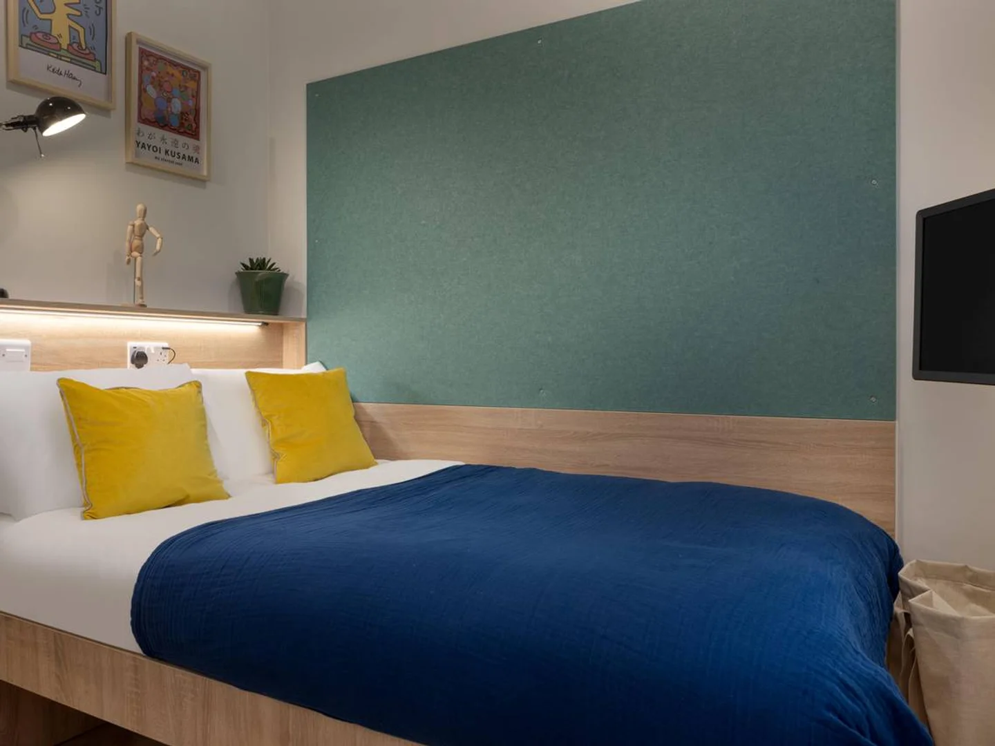 Student-friendly studio with excellent transport links in 
