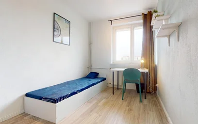 {area} de ortak bir dairede kiralık oda