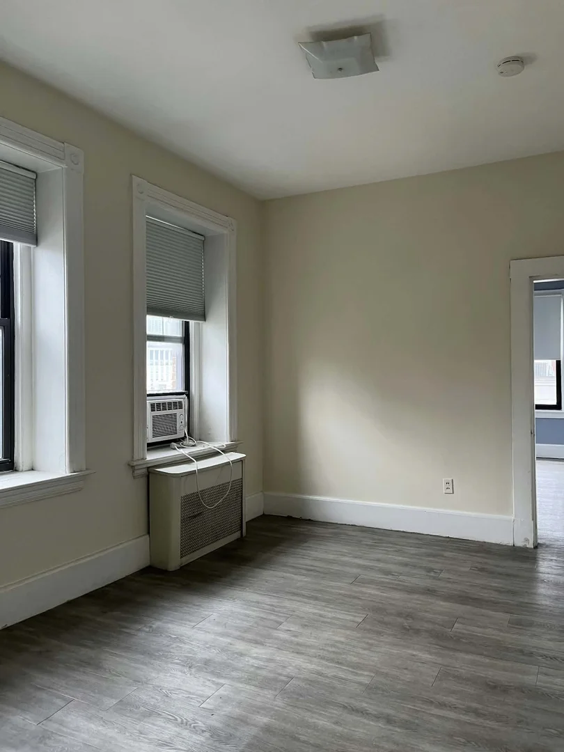 213, Hanover St., Unit 4, North End, Boston, MA, 02113