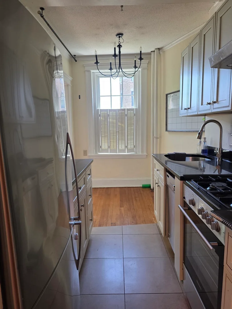 122, Riverway, Unit 10, Fenway, Boston, MA, 02215