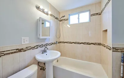 Logement avec 3 chambres à {area}