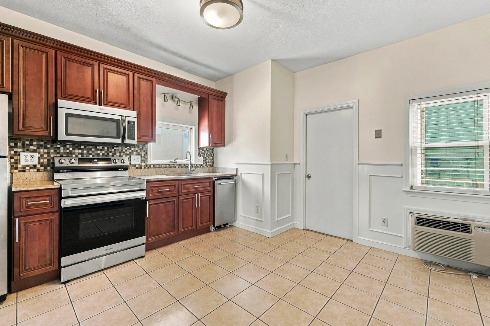 370, Bunker Hill St., Unit 2, Charlestown, Boston, MA, 02129