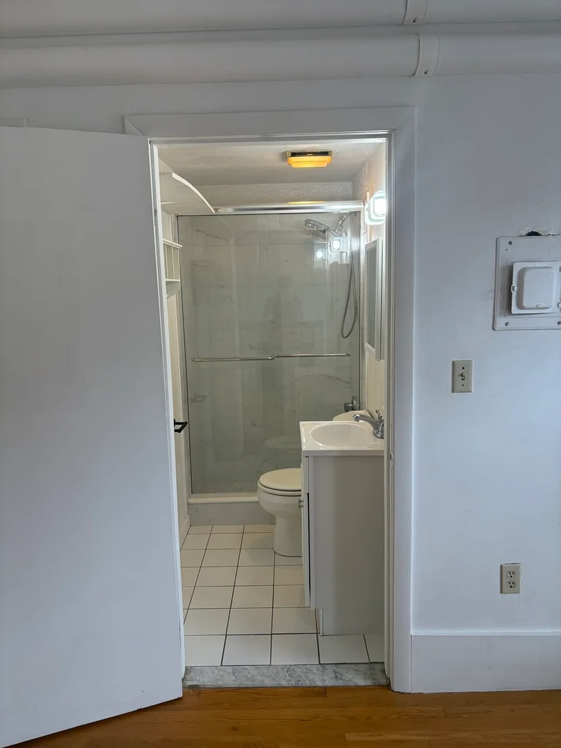 79, Charles St., Unit 4R, Beacon Hill, Boston, MA, 02114