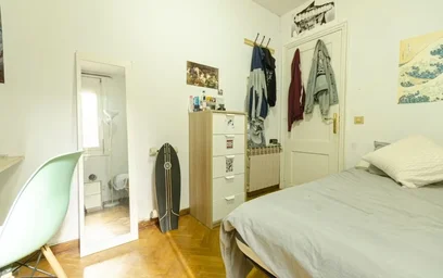 Private room at Ronda de Sant Pere, Eixample, image 4 of 10