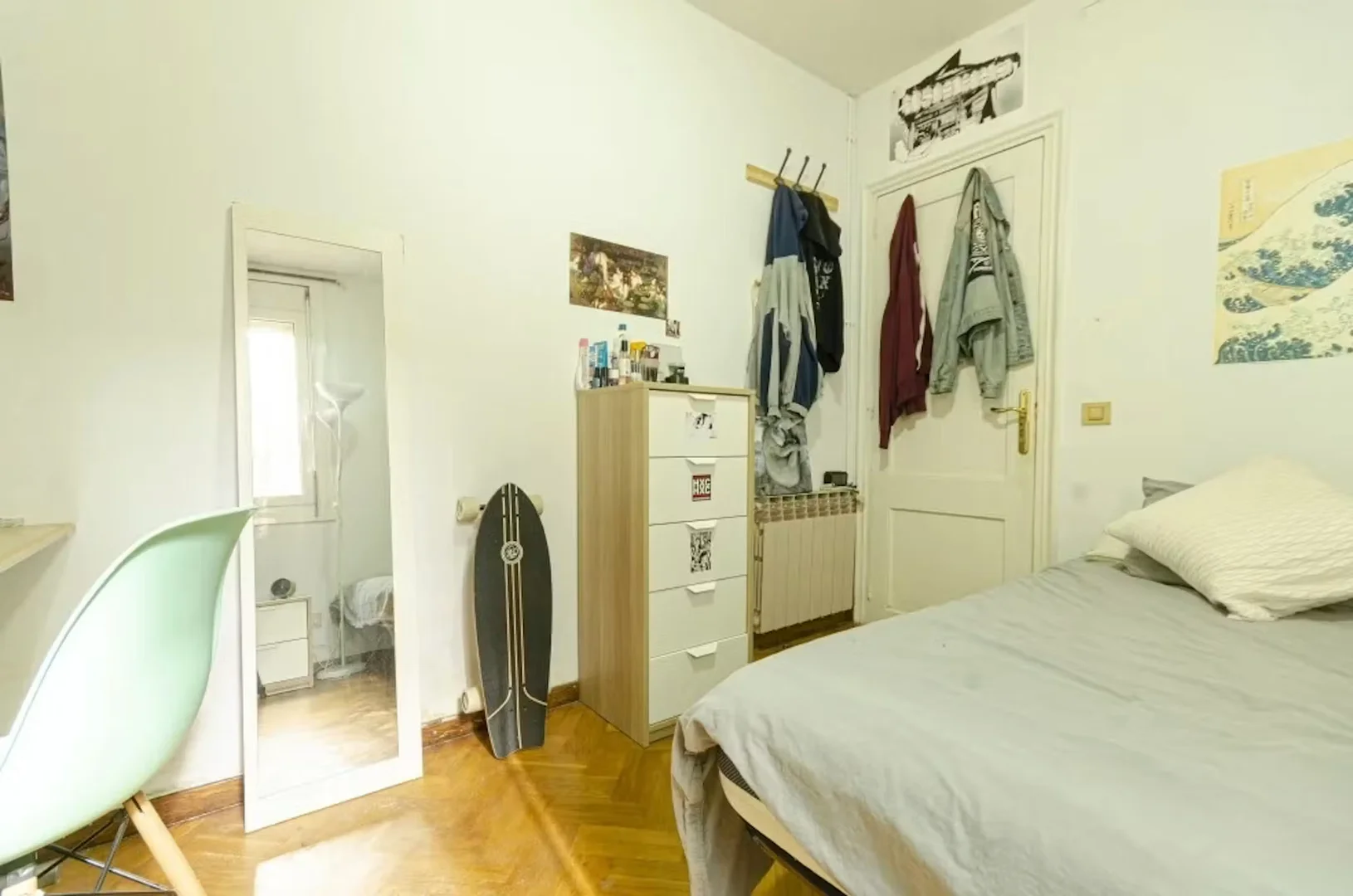 Comfortable and spacious student room in 