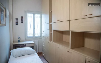 Chambre à louer dans un appartement en colocation à {area}