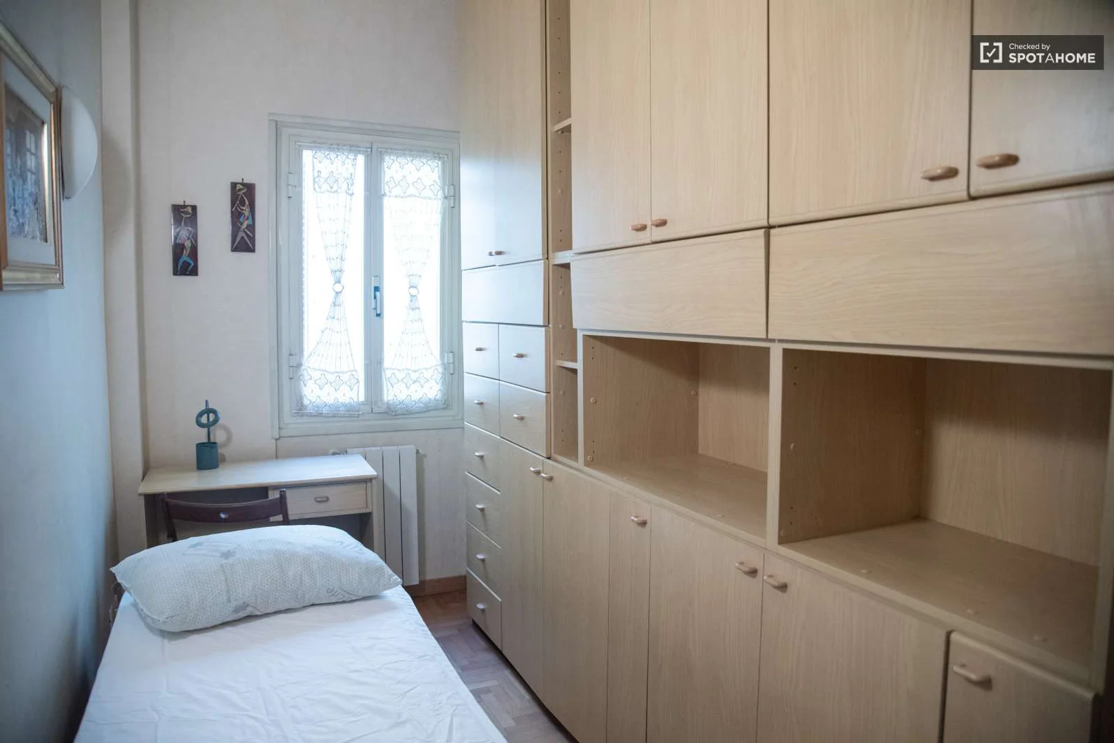 Chambre d'étudiant confortable et spacieuse dans 
