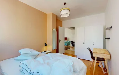 Cheap private room in {area}
