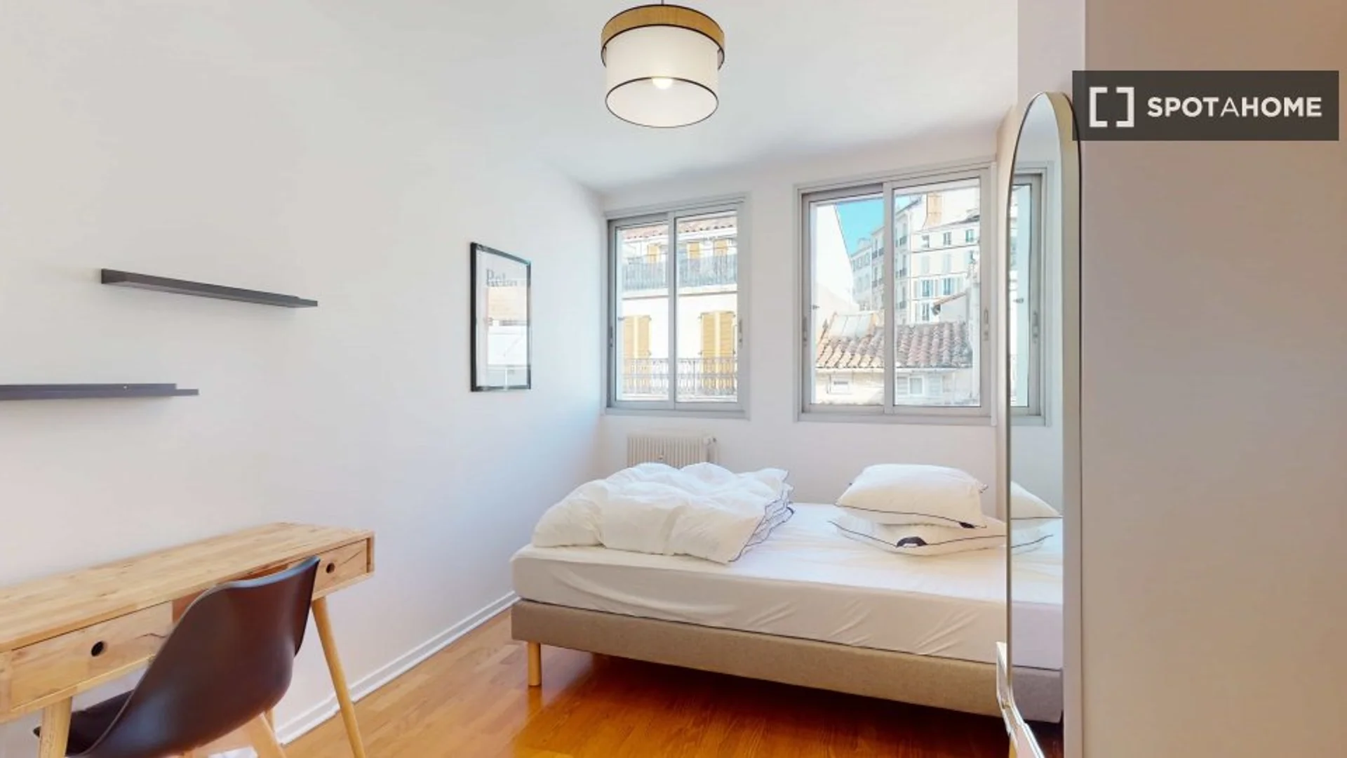 Cozy room for students available in 