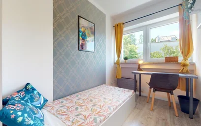 Quarto para alugar num apartamento partilhado em {area}