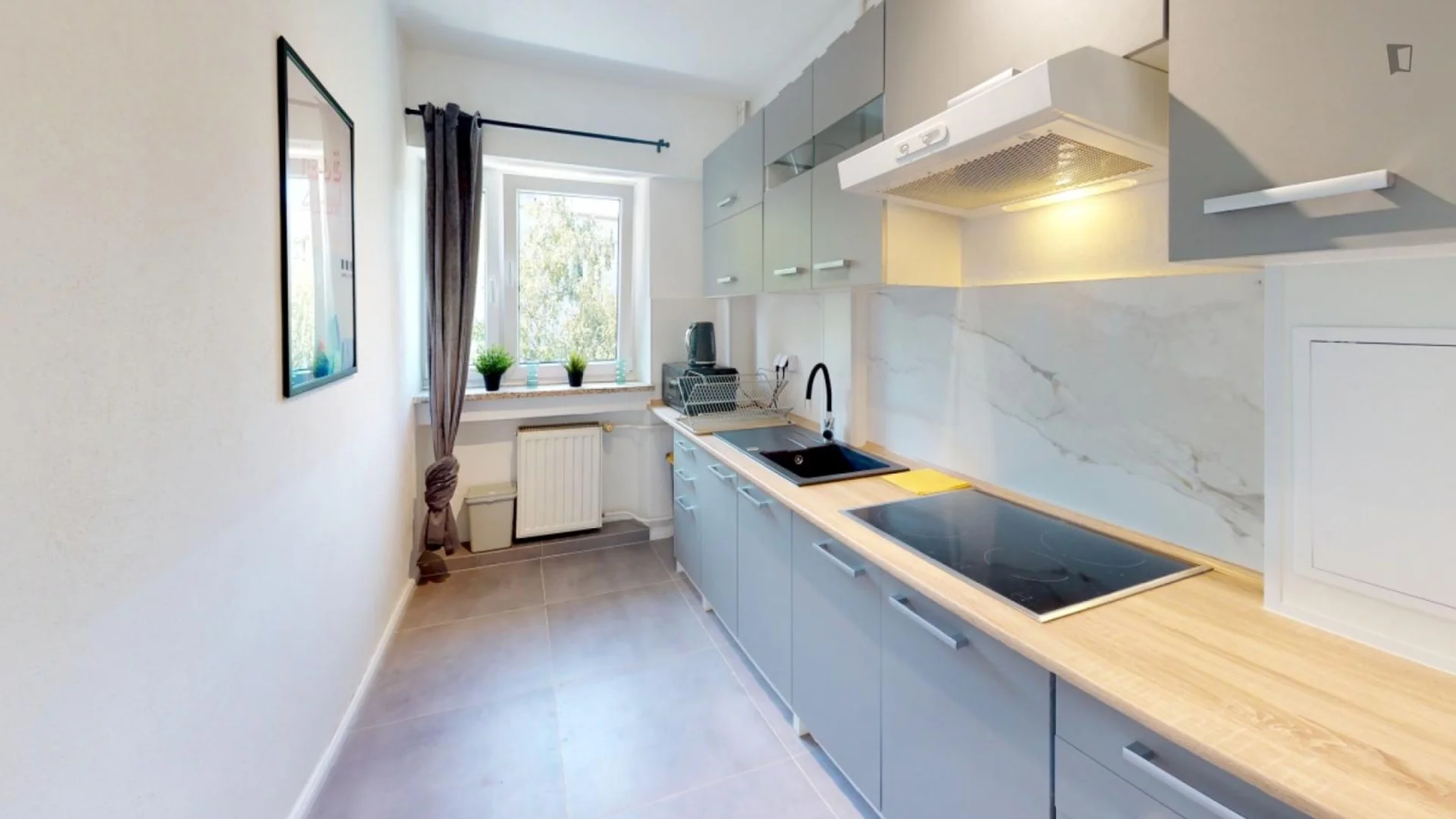 Quarto para alugar em apartamento de estudantes em , totalmente mobilado