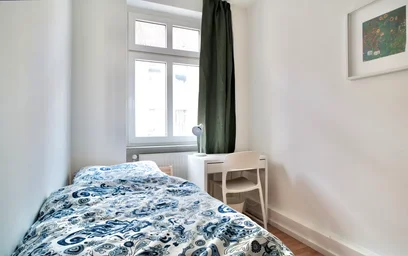 Zimmer mit Doppelbett zu vermieten {area}