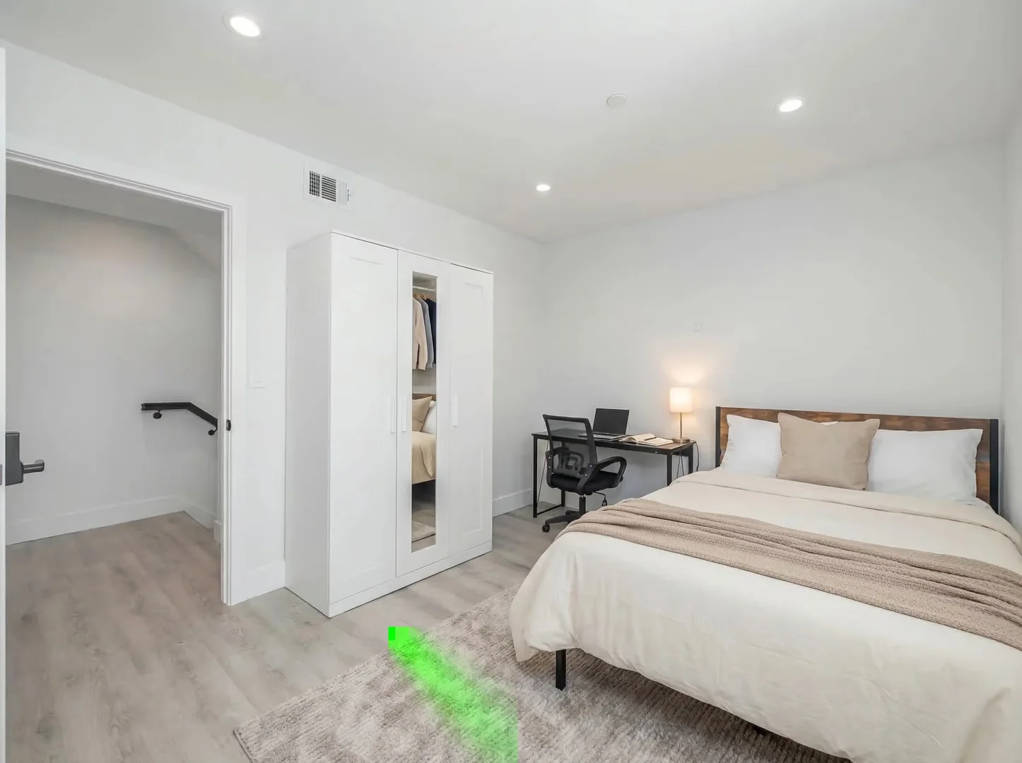 Economical student room with convenient location in 