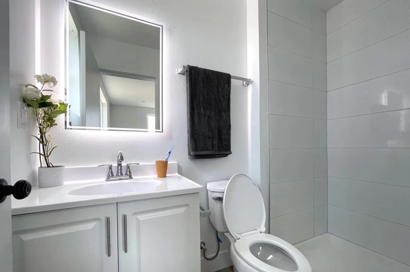 Student-friendly room in  with modern amenities