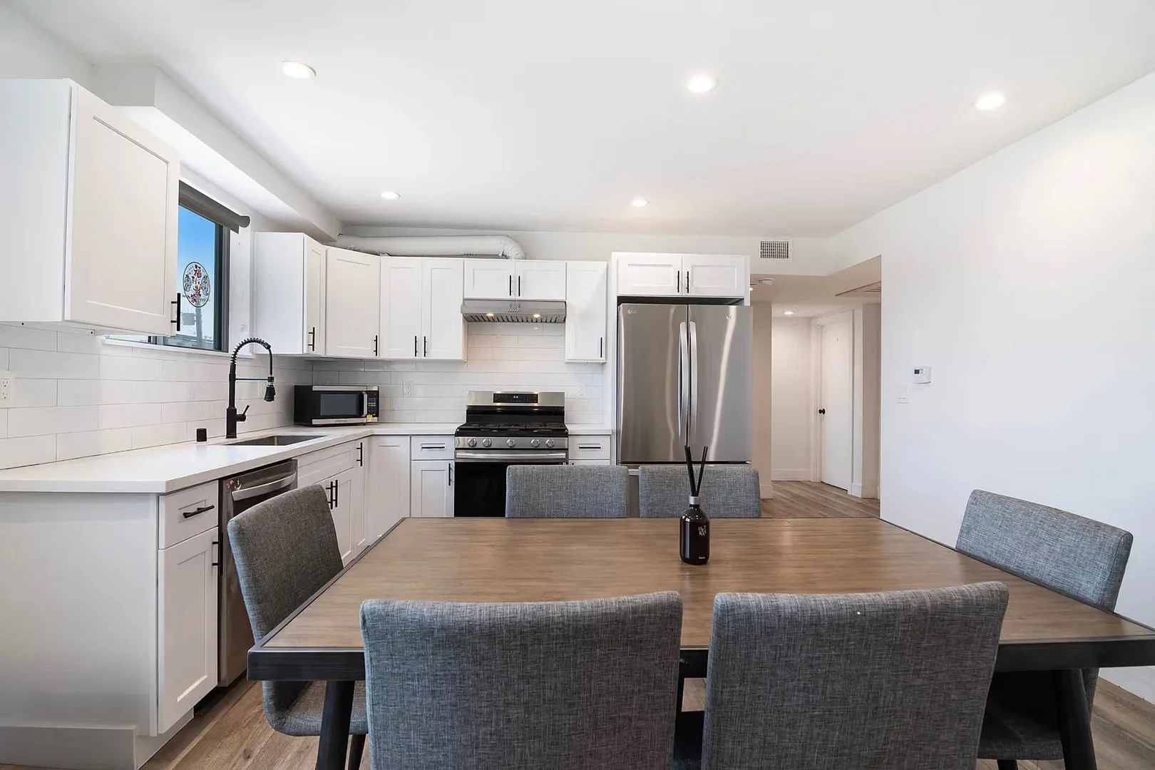 Room for rent in student apartment in , fully furnished