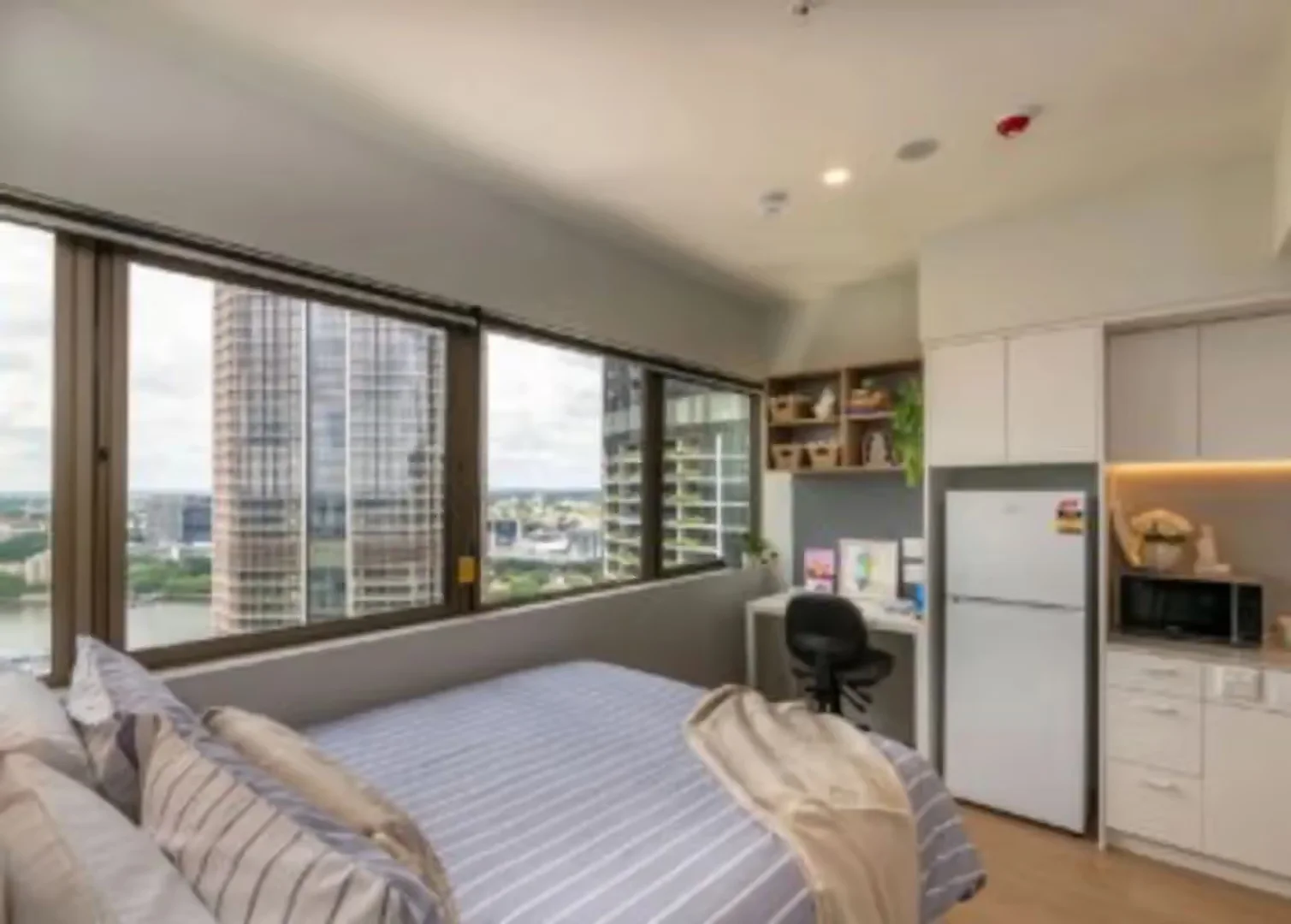 Chic studio apartment near campus in