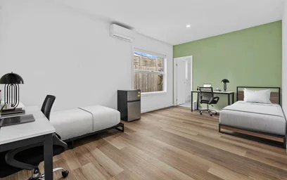 Habitación en alquiler con cama doble {area}
