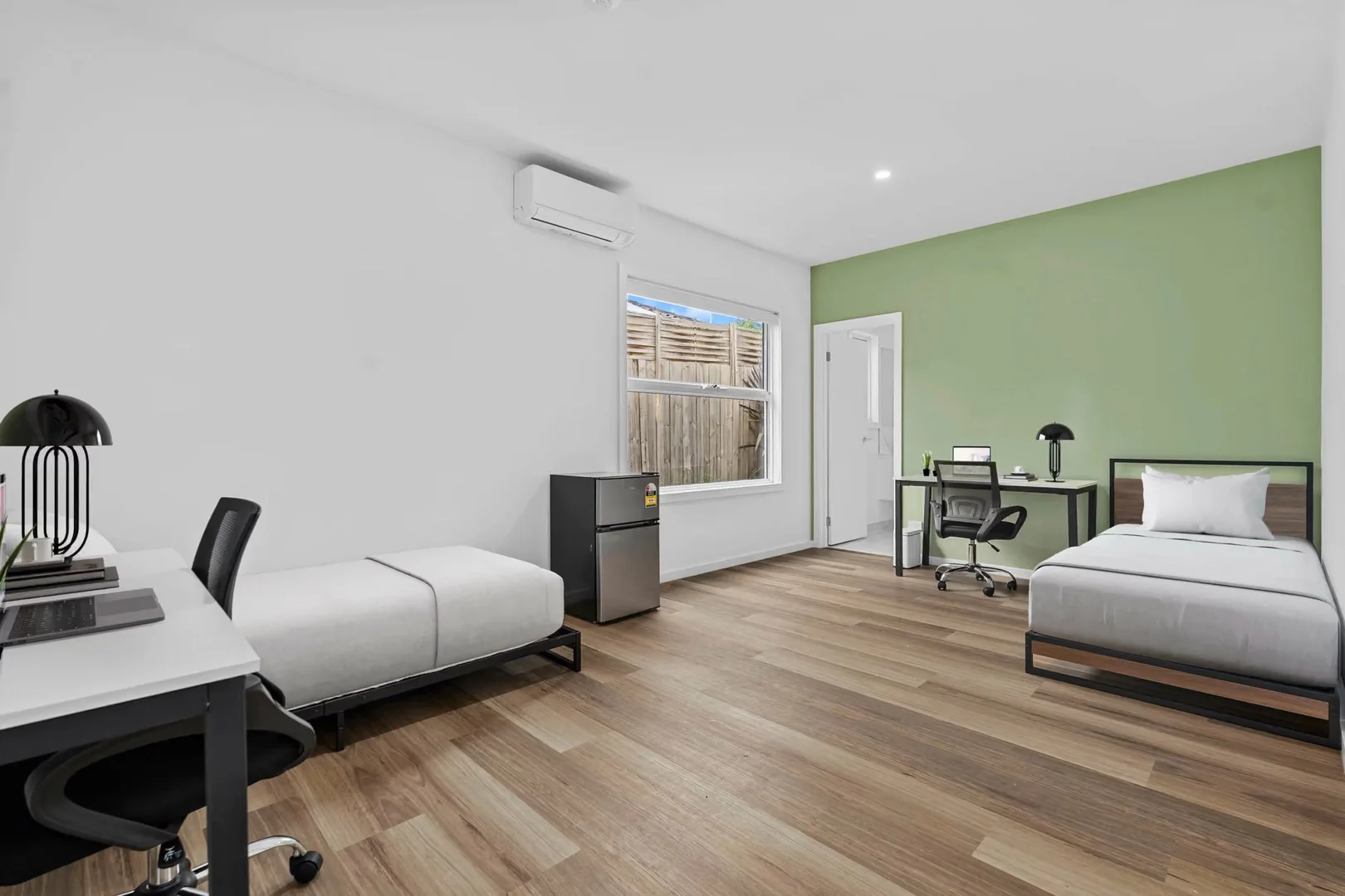 Habitación estudiantil luminosa y aireada con fácil acceso a la universidad en