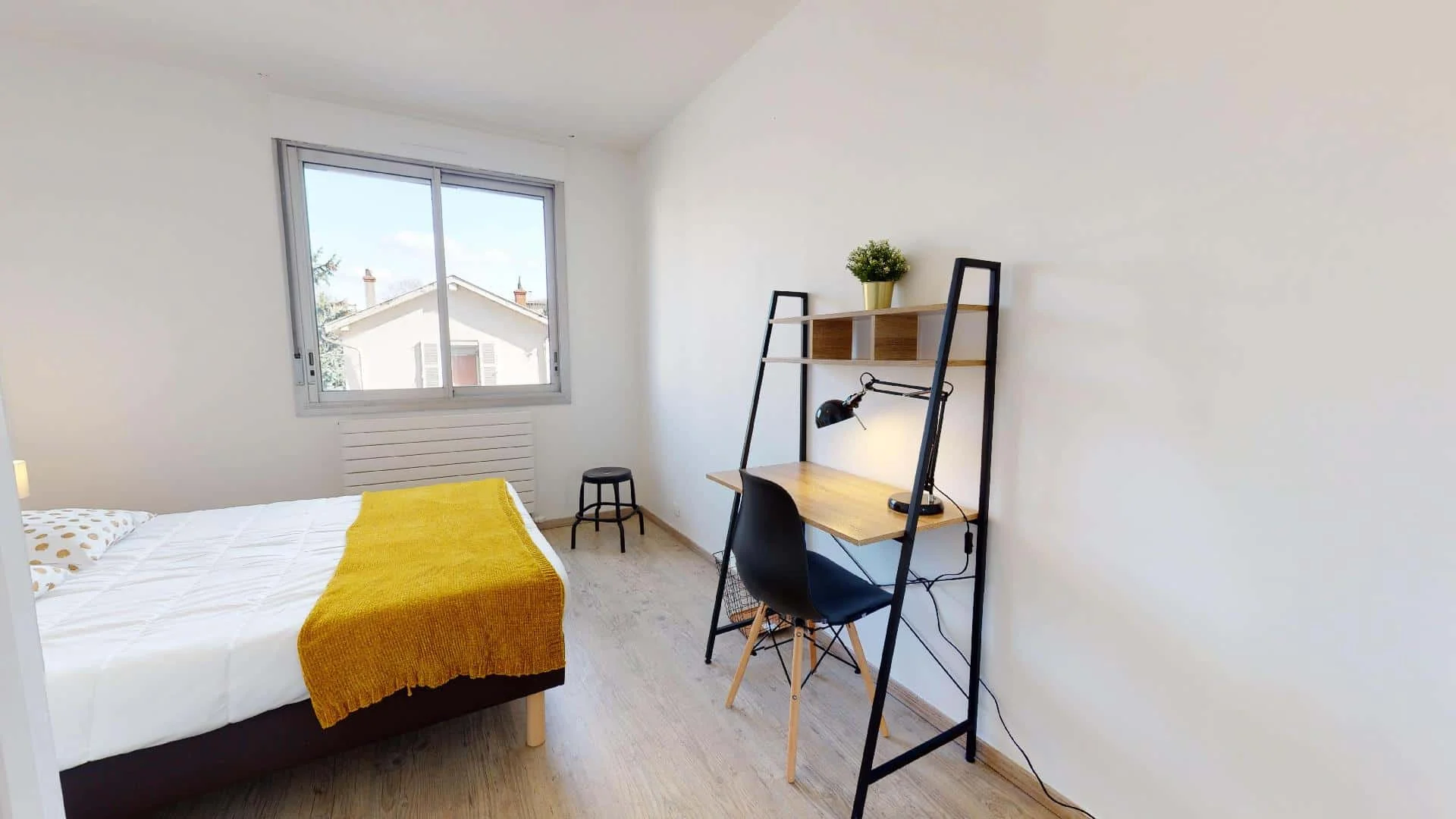 Funktionelles Studentenzimmer perfekt zum Studieren in