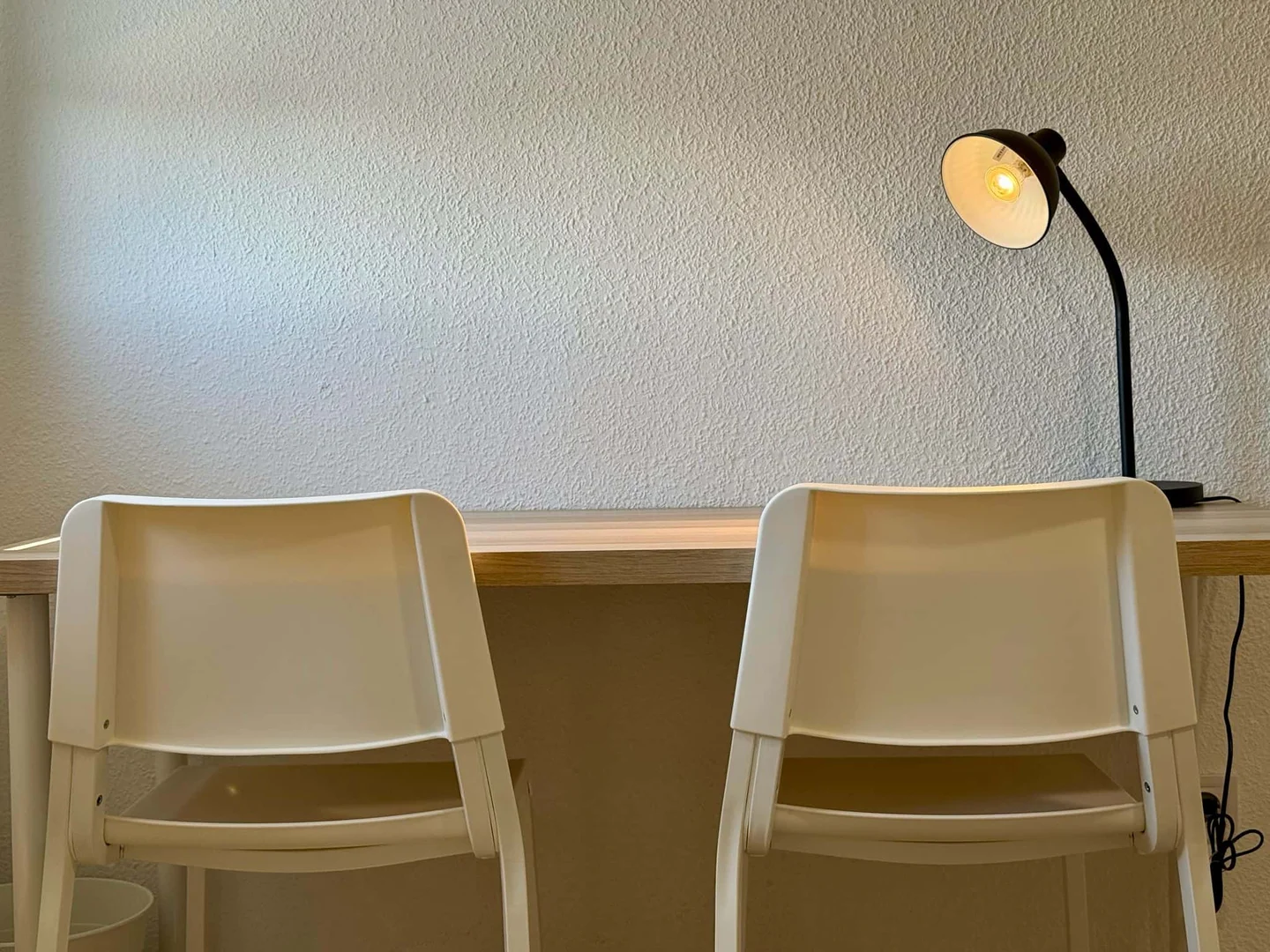 Niedrogi pokój dla studentów z dużym oświetleniem w 