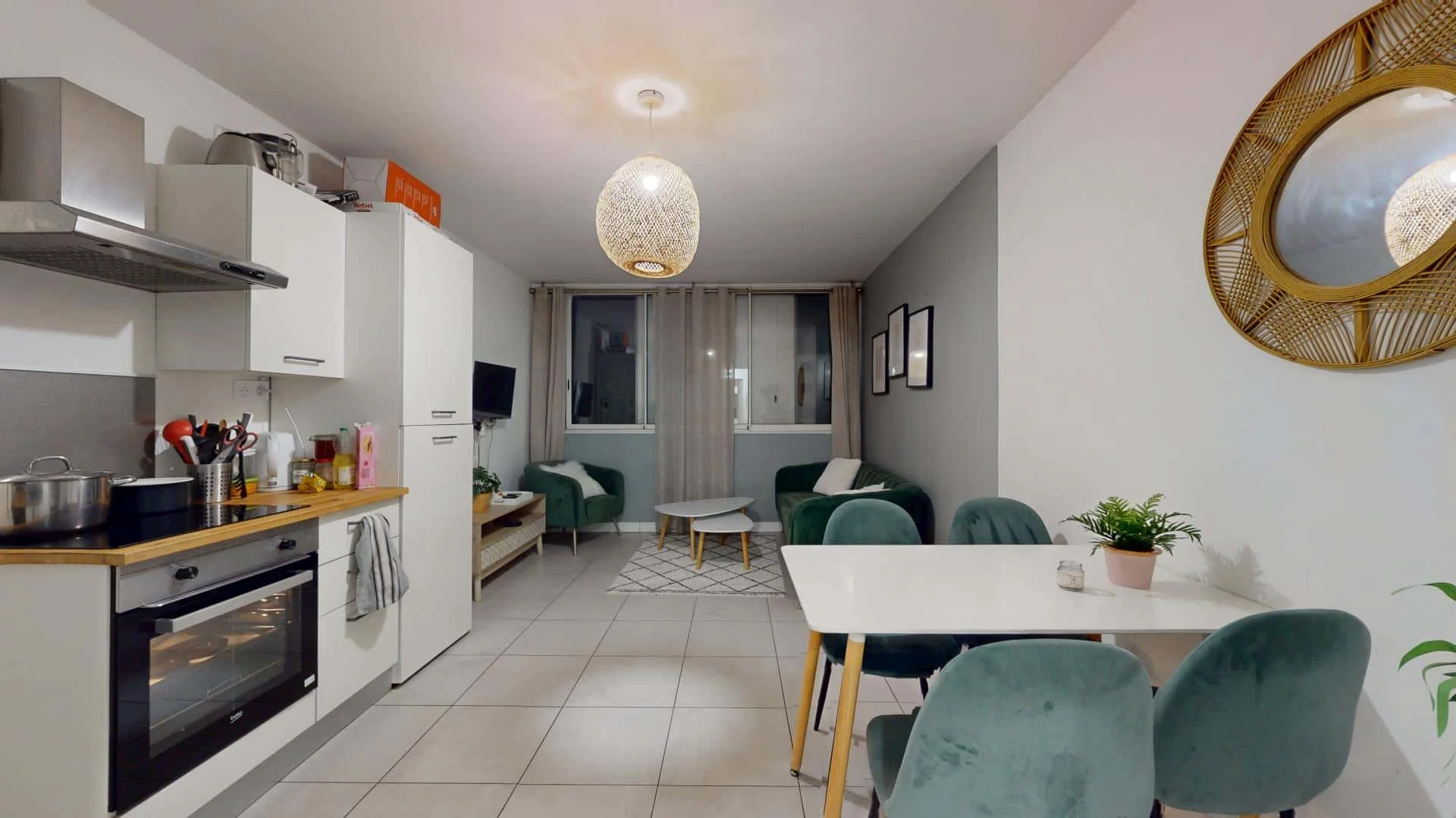 Habitación estudiantil funcional perfecta para estudiar en