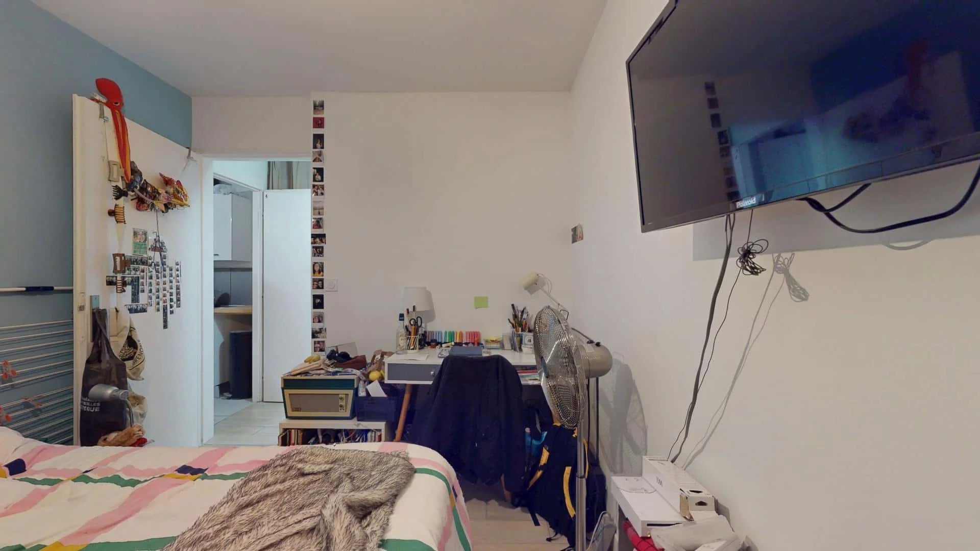 Habitación estudiantil amplia y cómoda en