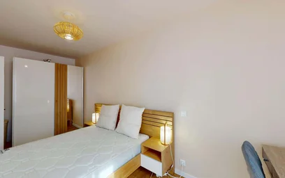 Gesamte Unterkunft in der 23 Rue Croix-Saint-Marc, 51100 Reims, France, bild 12 von 30