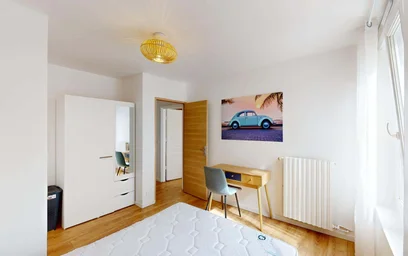 Gesamte Unterkunft in der 23 Rue Croix-Saint-Marc, 51100 Reims, France, bild 13 von 30