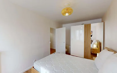 Gesamte Unterkunft in der 23 Rue Croix-Saint-Marc, 51100 Reims, France, bild 9 von 30