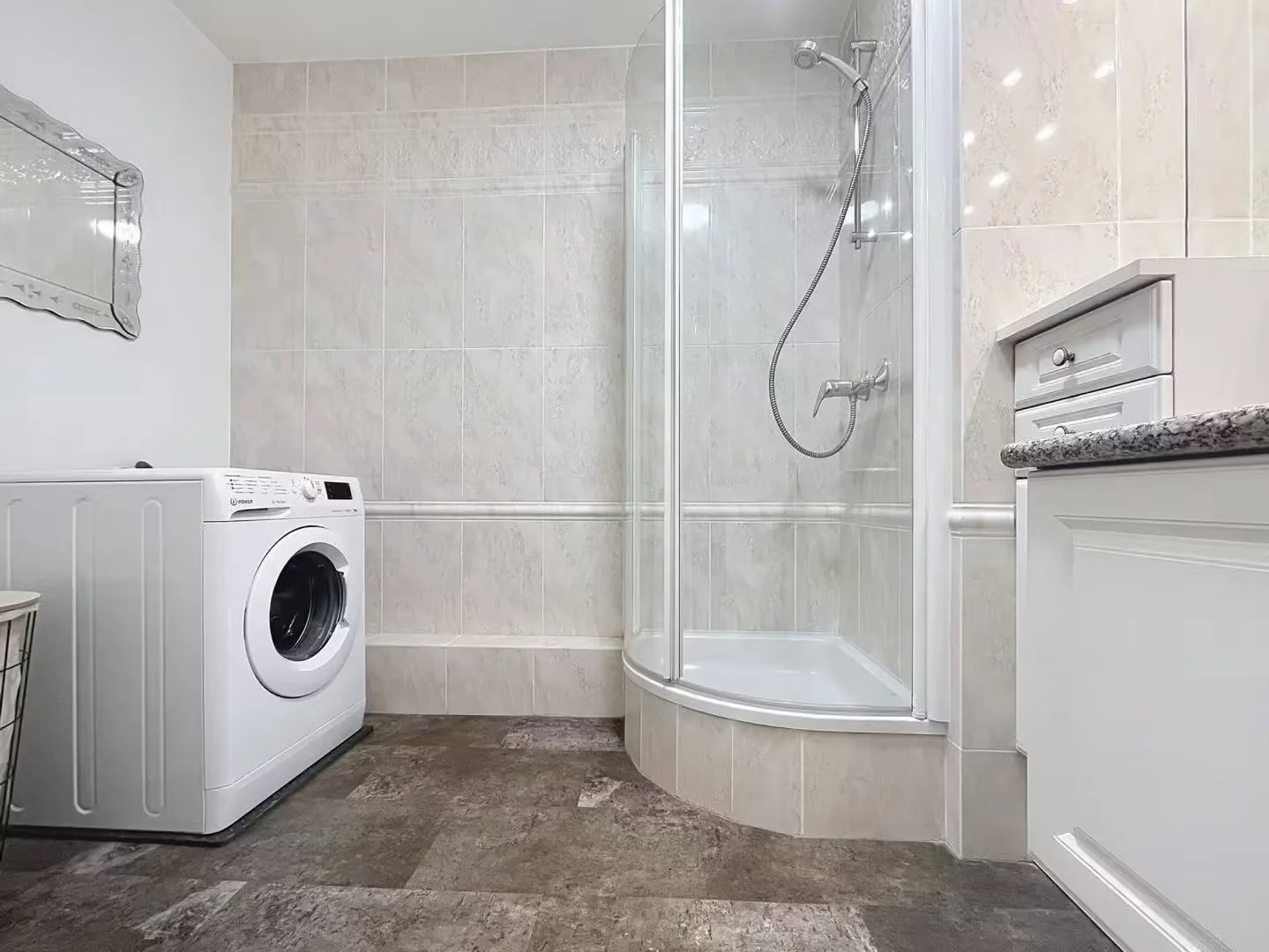 Chambre confortable pour étudiants disponible dans 