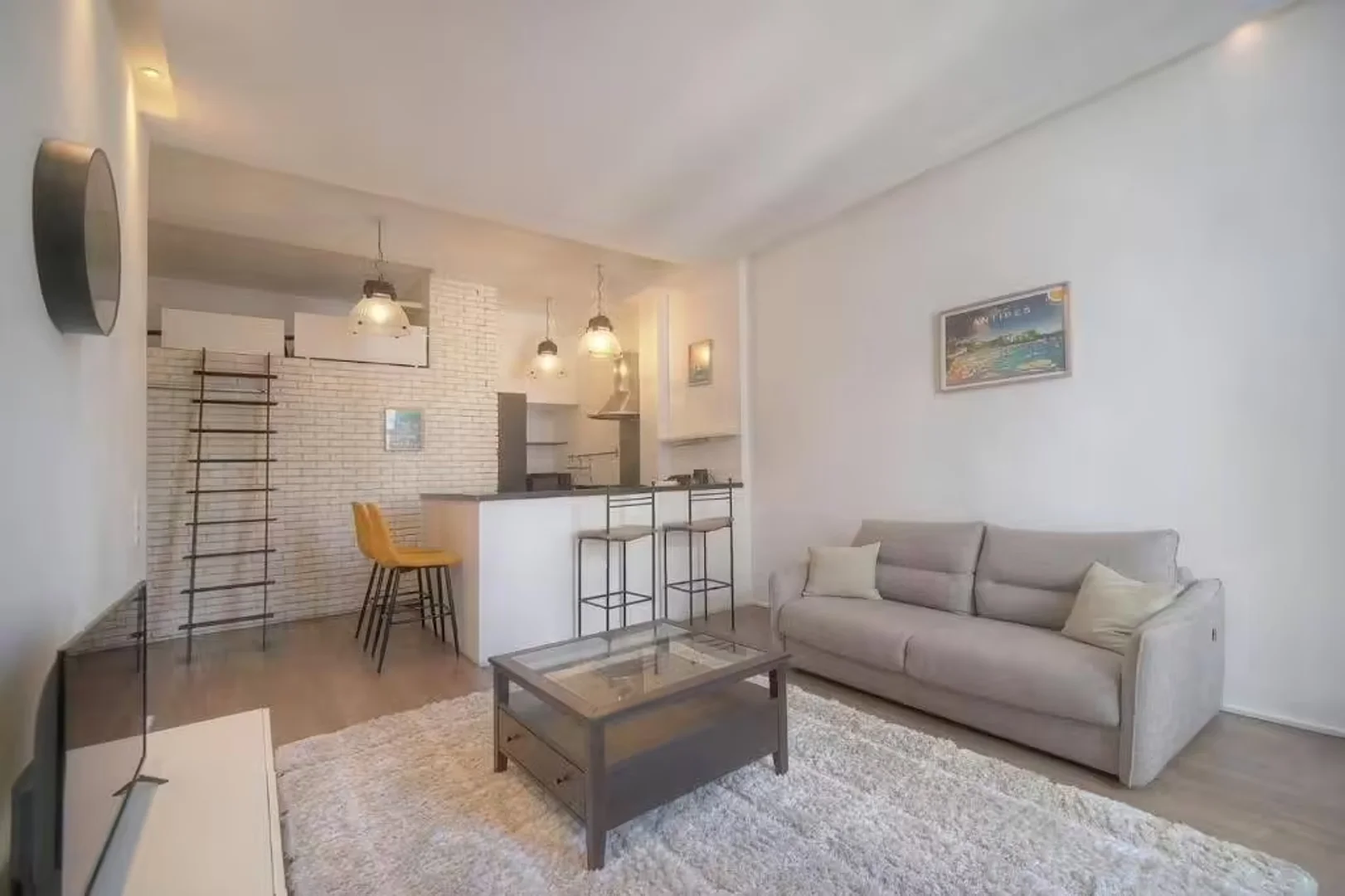 Quarto de estudante económico com localização conveniente em 