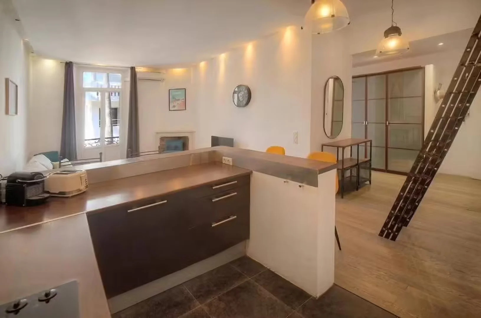 Quarto para alugar em apartamento de estudantes em , totalmente mobilado