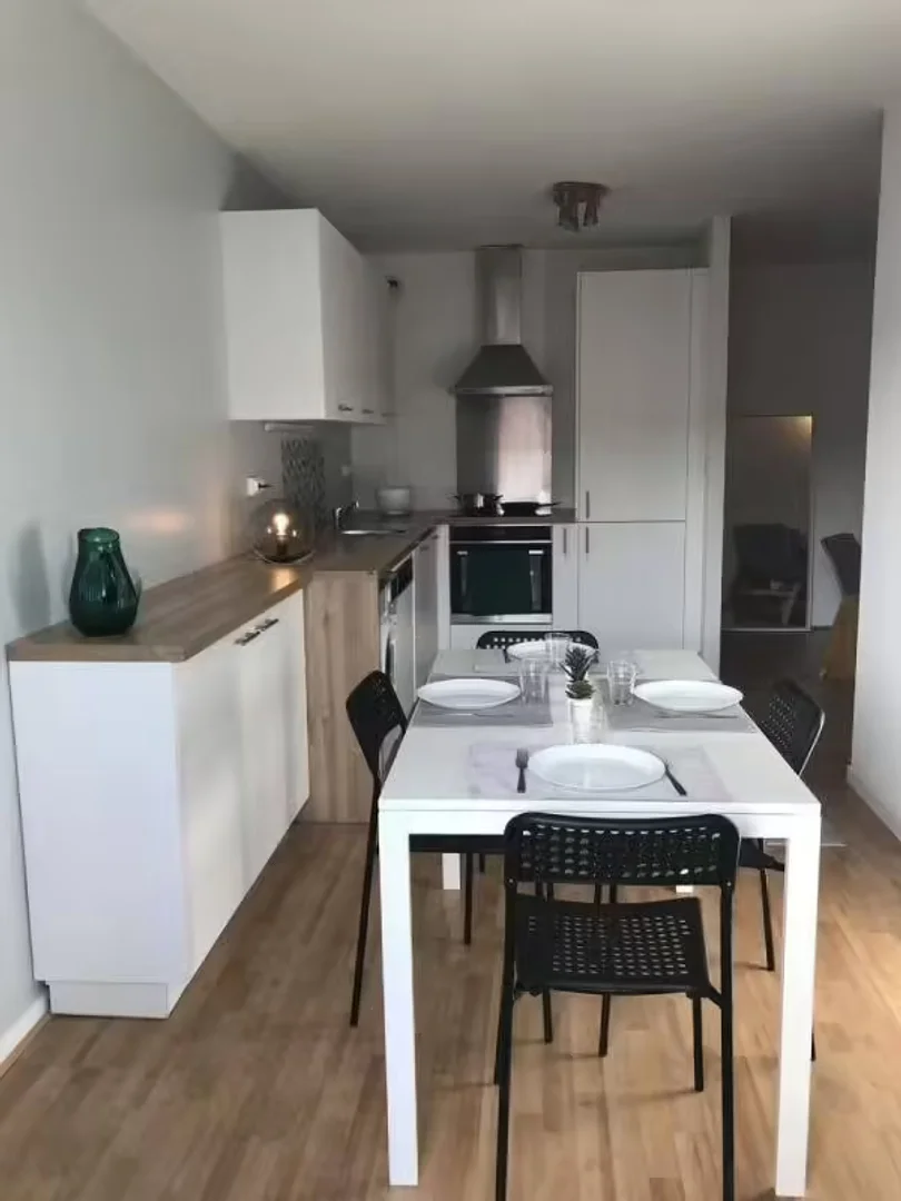 Zimmer in Studentenwohnung in  zu vermieten, voll möbliert