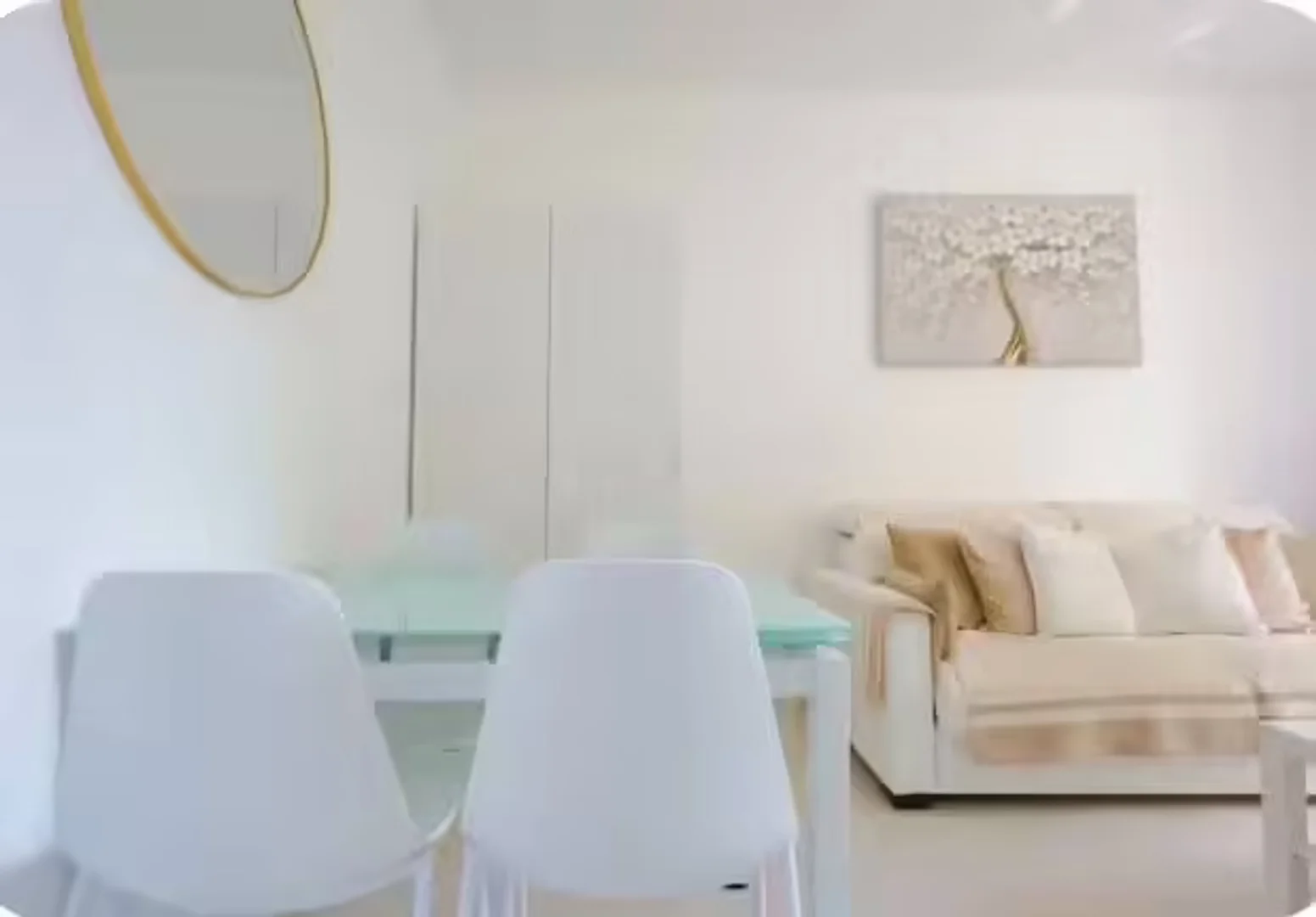 Habitación estudiantil amplia y cómoda en 