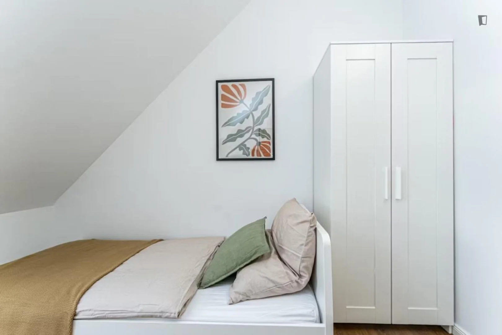 Cozy room for students available in 