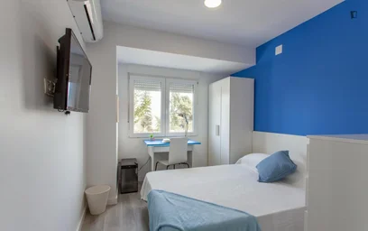 Bright private room in {area}