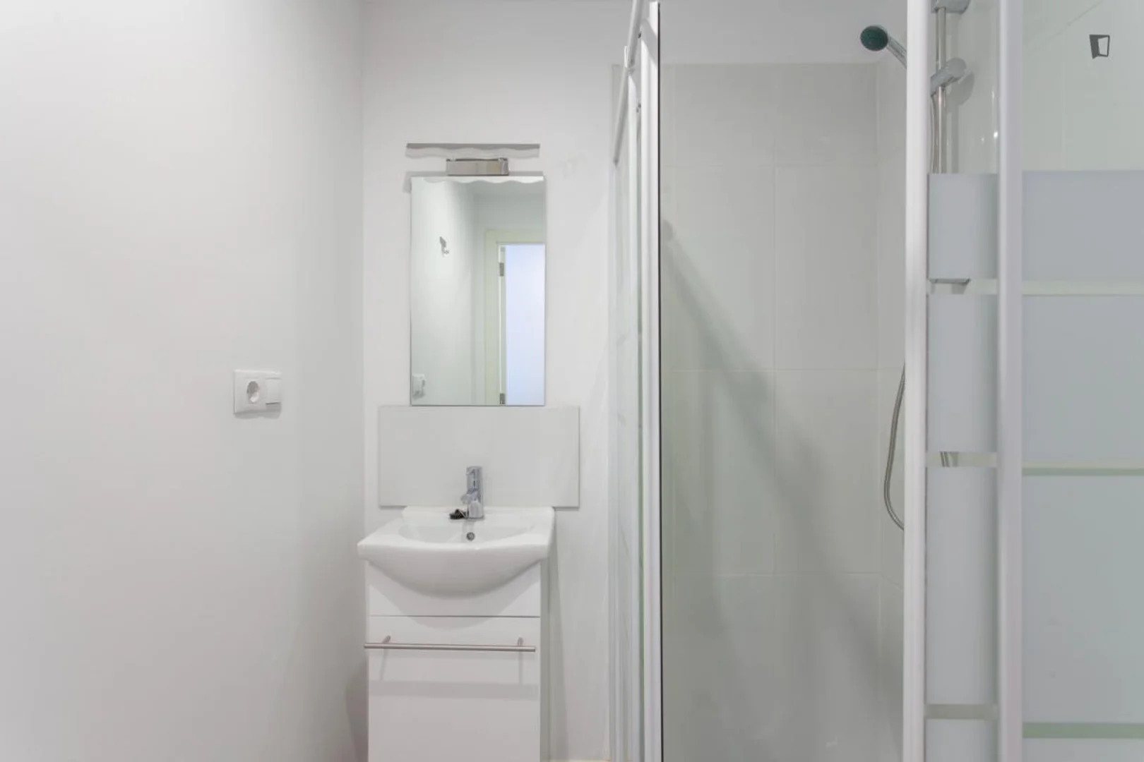 Room for rent in student apartment in , fully furnished