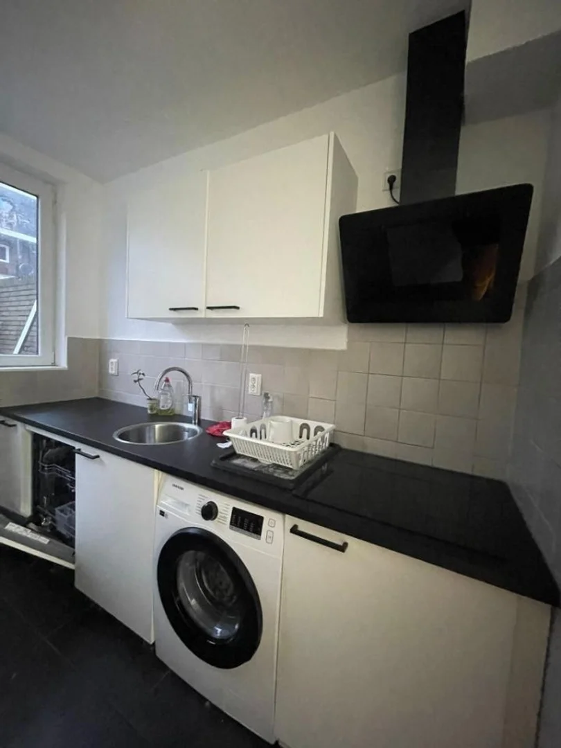 Chambre à louer dans un appartement d'étudiant à , entièrement meublée