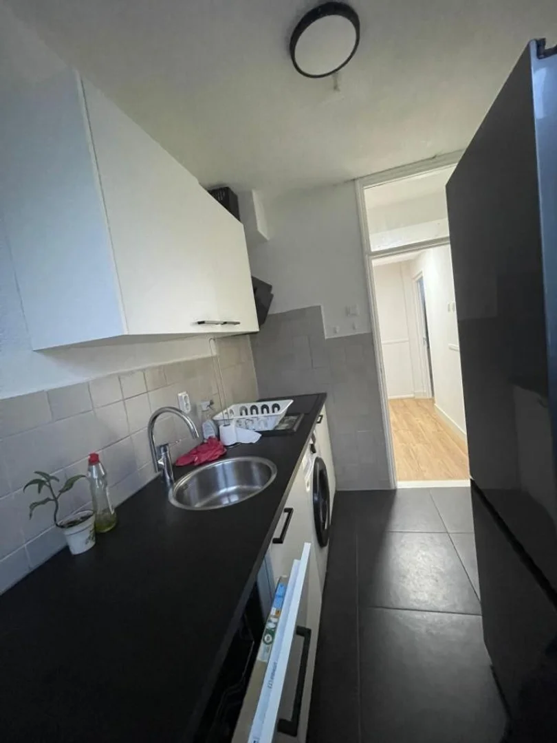 Chambre d'étudiant économique avec emplacement pratique dans 