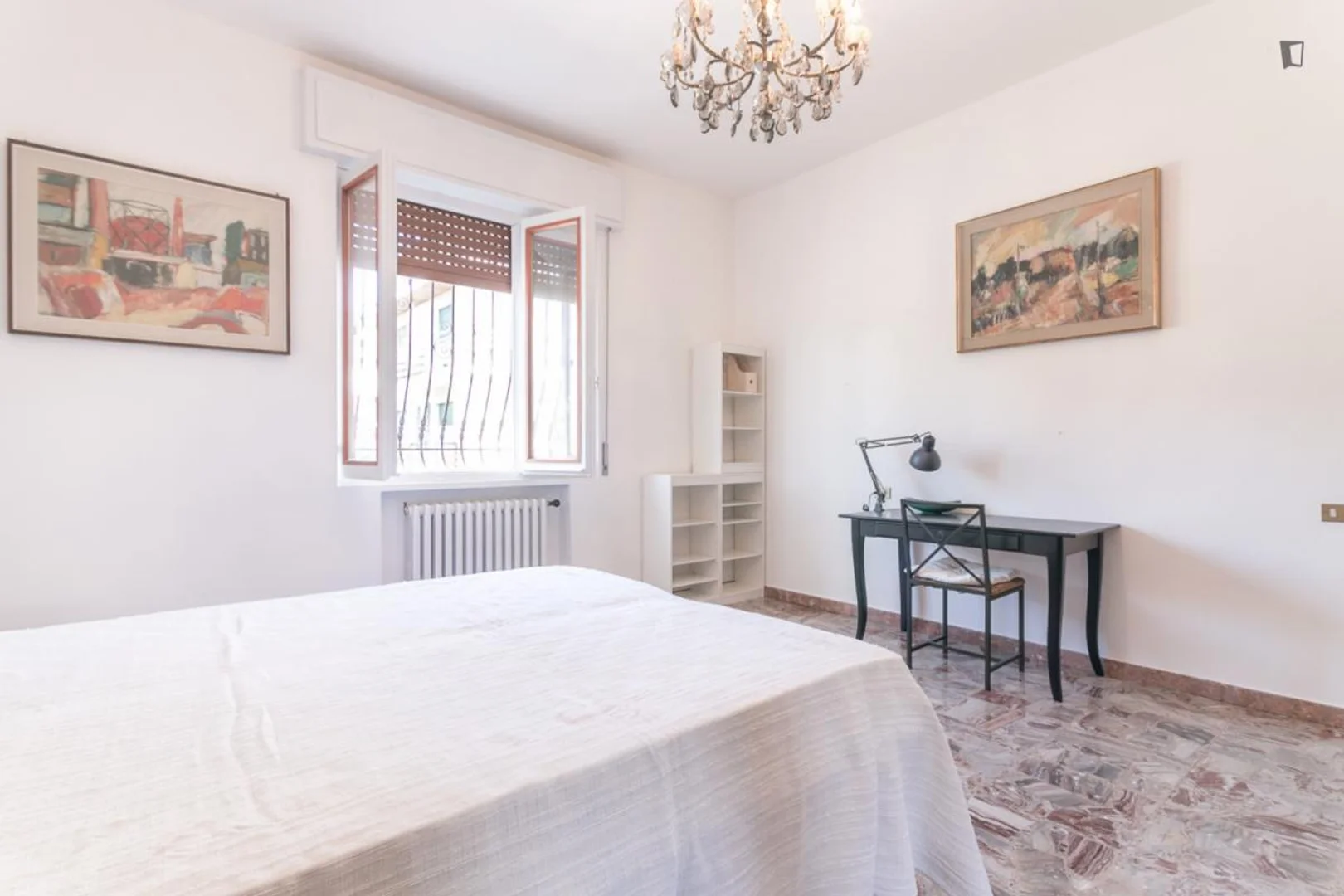 Habitación estudiantil económica con ubicación conveniente en