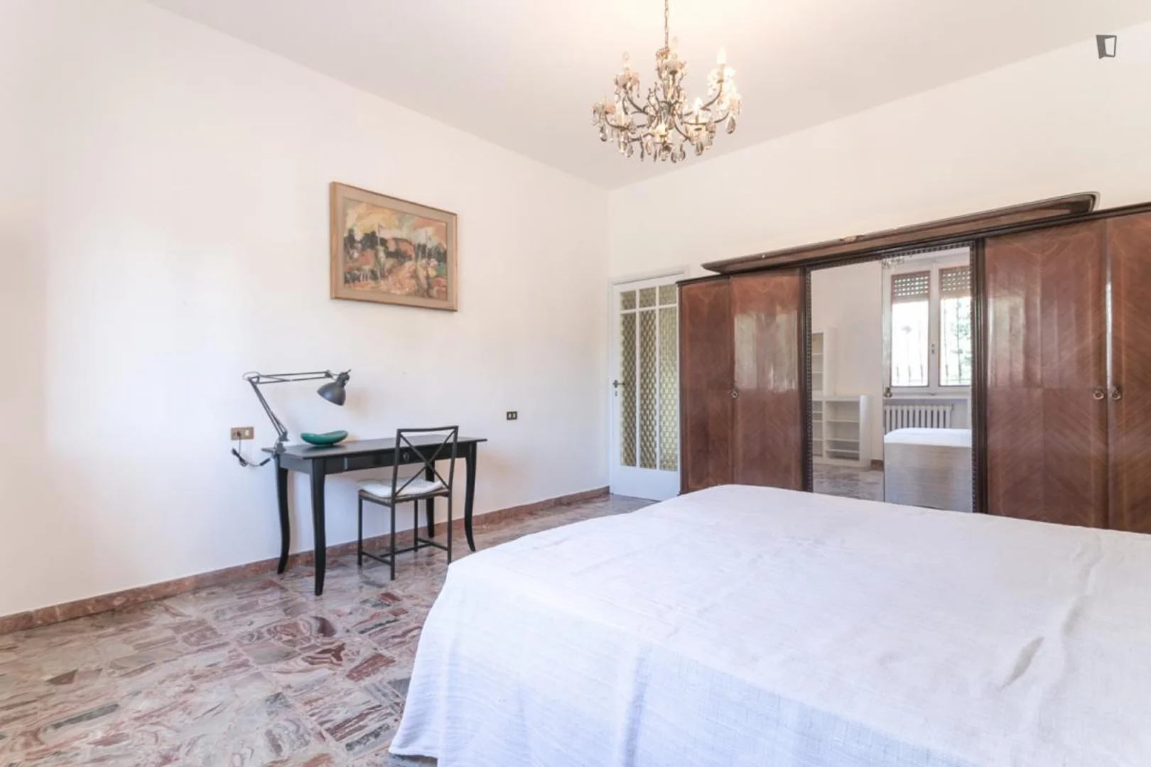 Habitación estudiantil económica cerca del campus en