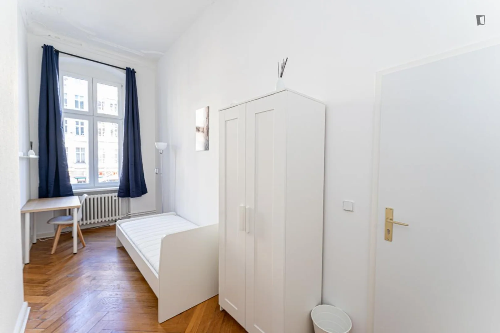 Bezahlbares Zimmer für Studenten mit ausreichender Beleuchtung in 
