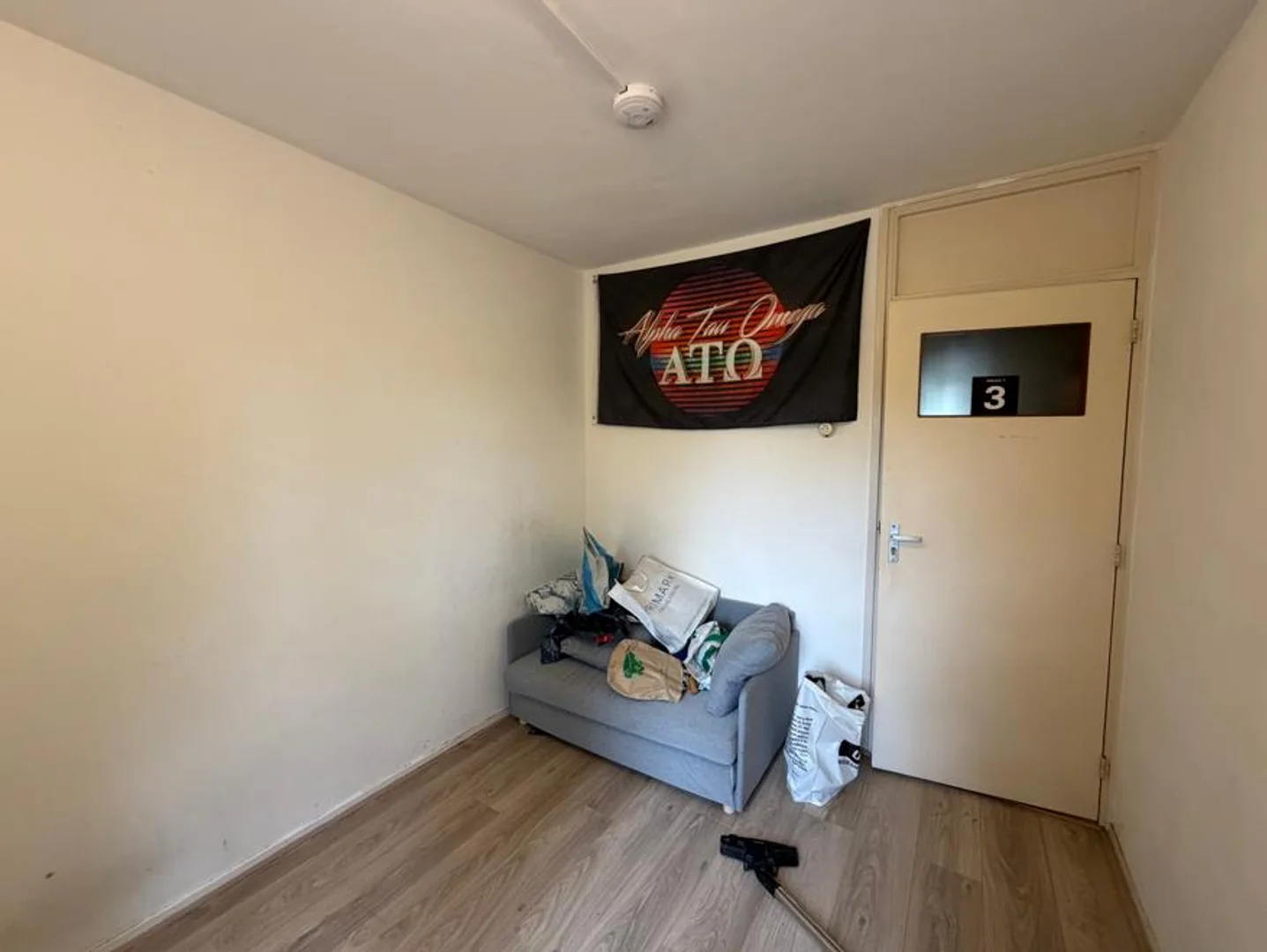 'de öğrenci dairesinde, tamamen mobilyalı kiralık oda