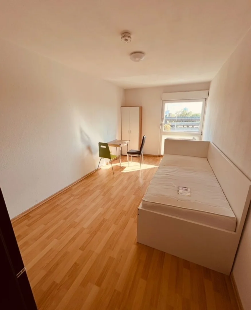 Quarto de estudante económico com localização conveniente em 