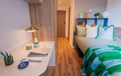 Habitación en alquiler con cama doble {area}